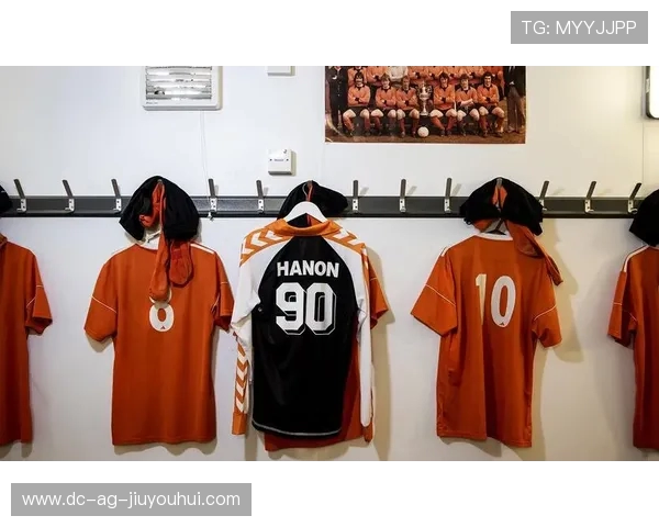 奢侈品牌携手石家庄推出年度重磅限量独家足球潮流联名系列新品展